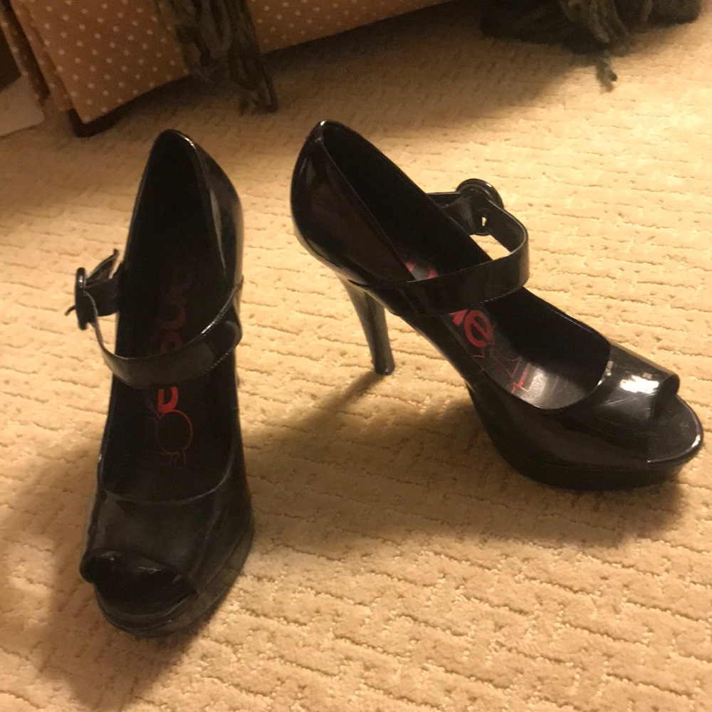 Kenzie girl black stiletto peep toe heels